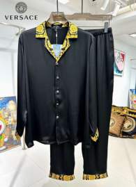 Picture of Versace Sweater Suits _SKUVersaceM-3XL24cn14842776
